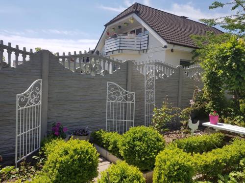 4 (1) (1) (1) (1) (1) (1) (1) (1) (1) (1) (1)